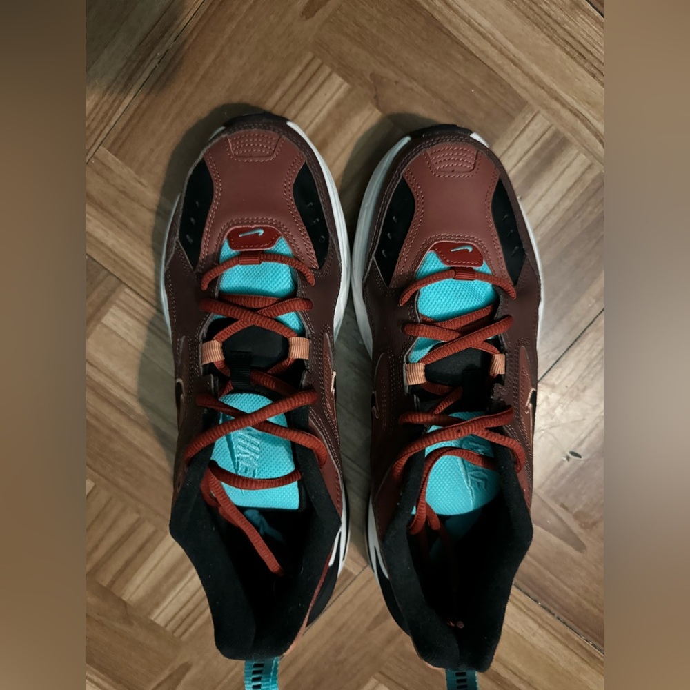 Nike - Picture 4 of 5
